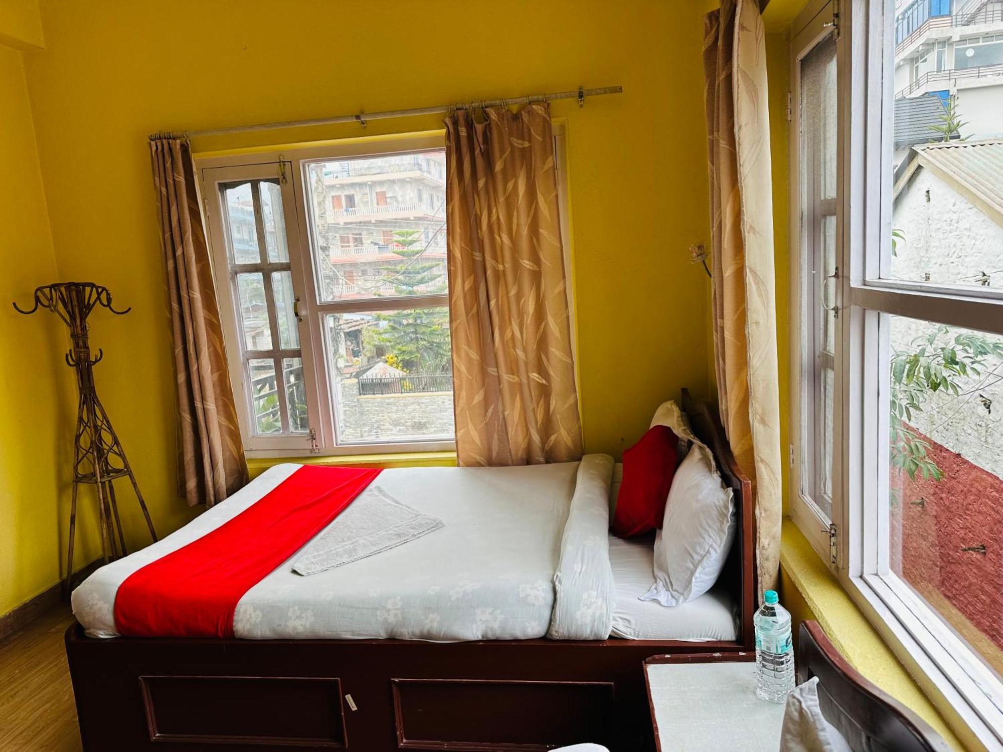 Hotel The Billabong Garden Pokhara Exterior photo